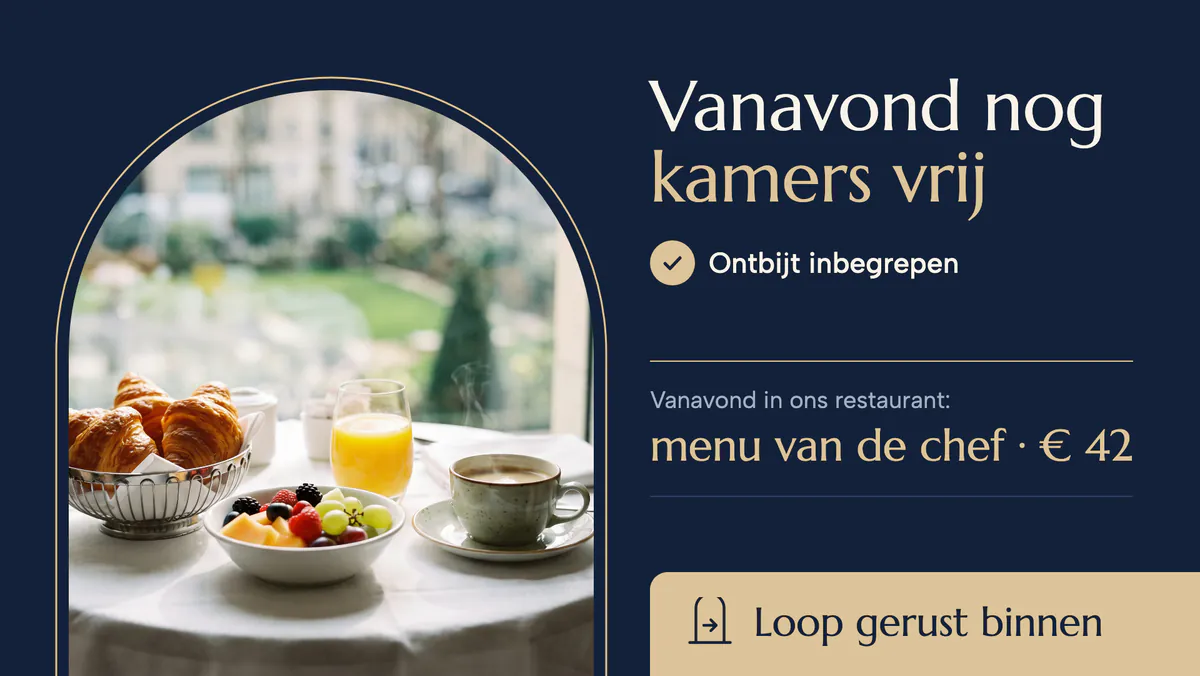 Gevelscherm van een hotel met een gedekte ontbijttafel, de melding dat er vanavond nog kamers vrij zijn en het menu van de chef in het restaurant