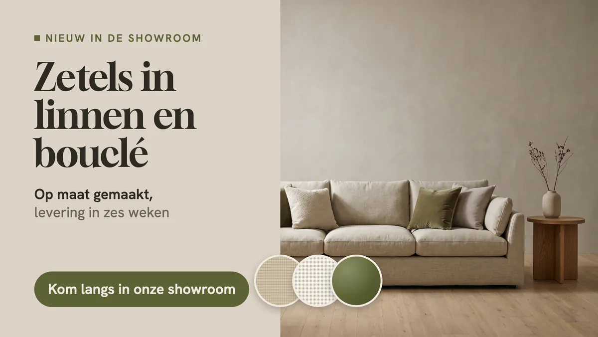 Scherm van een meubelzaak met een nieuwe zetel in linnen en bouclé, op maat gemaakt met levering in zes weken, en drie stofstalen